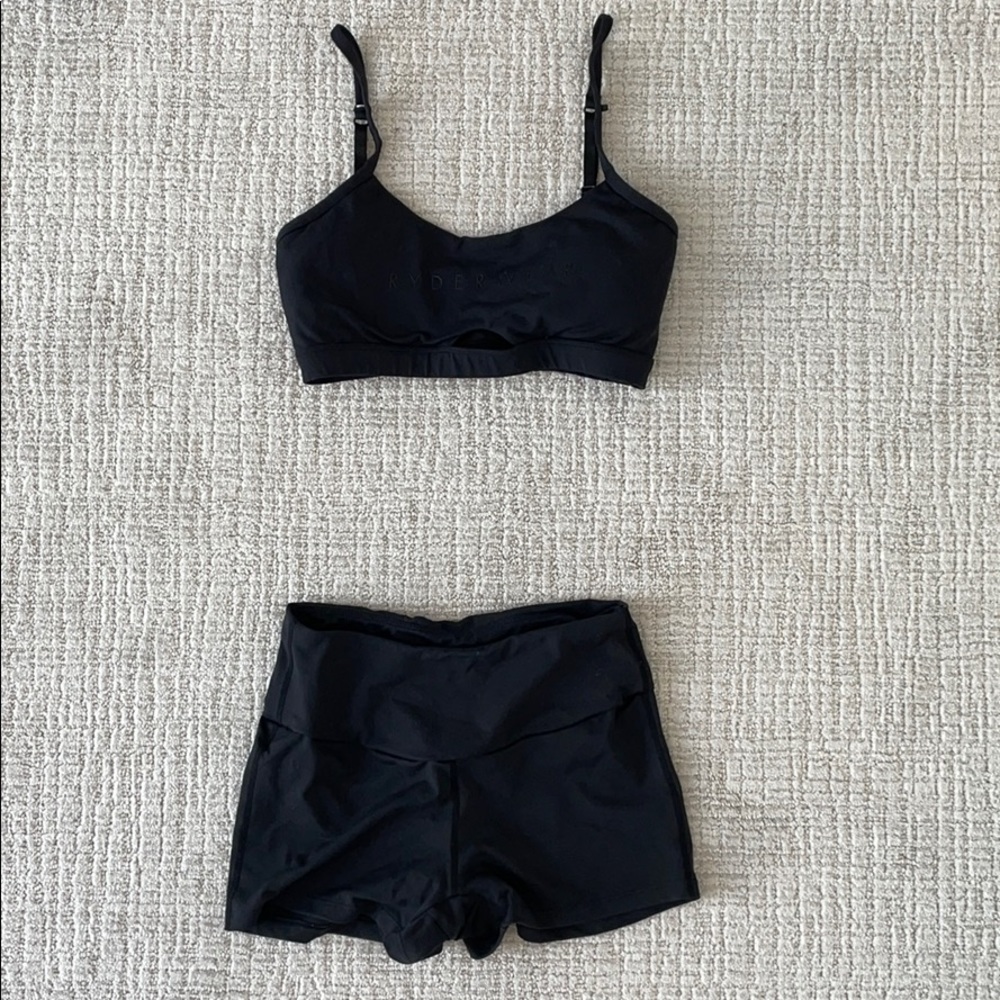 SET: Ryderwear black scrunch bum shorts & bra xs/s